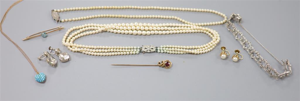 Mixed jewellery including Victorian pendant necklace.